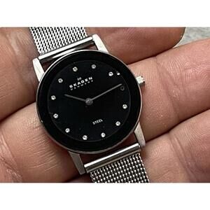Women’s Silver Tone Black Dial Skagen Analog Watch !! Needs Battery !!